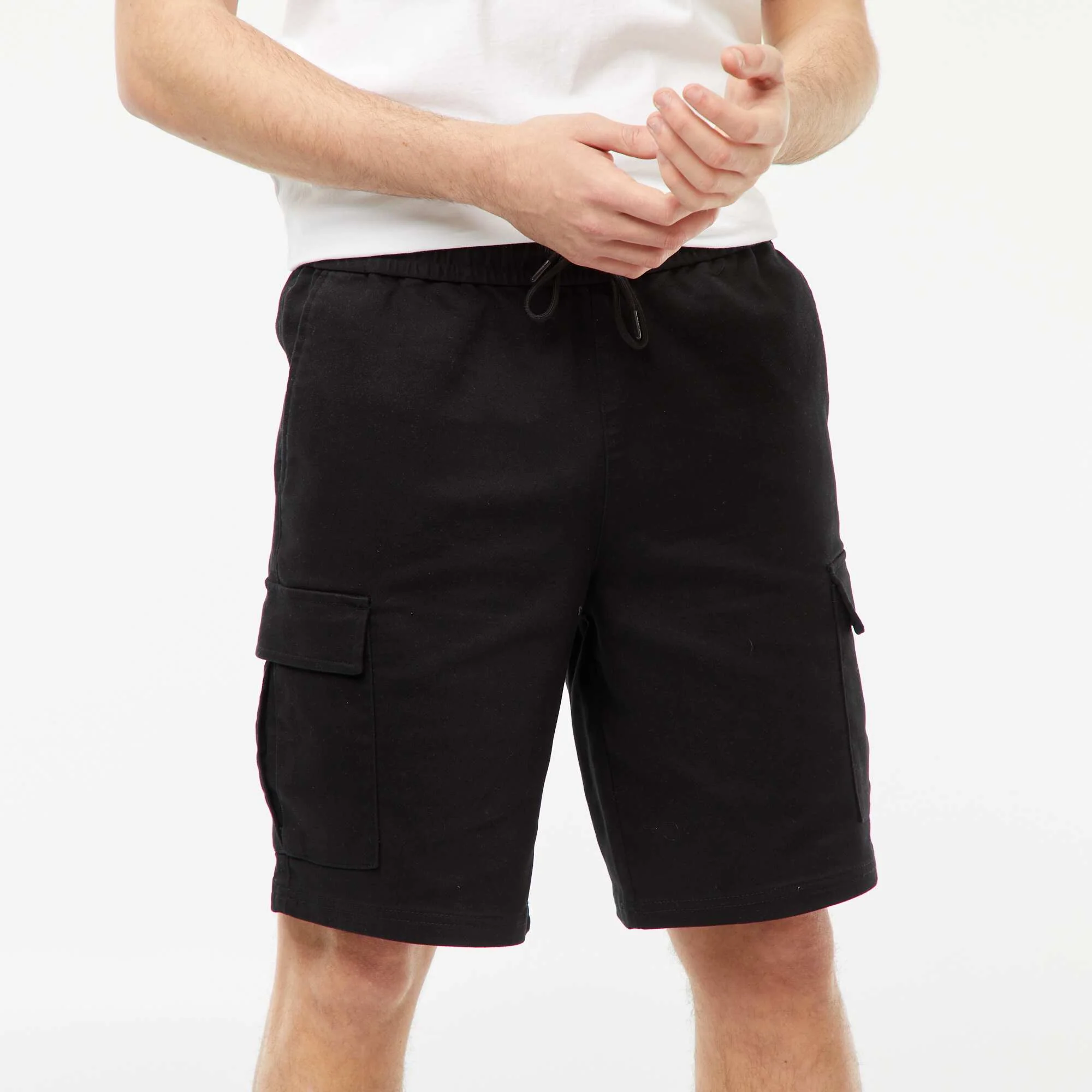 Straight-leg Bermuda shorts with flap pockets BLACK - Image 4